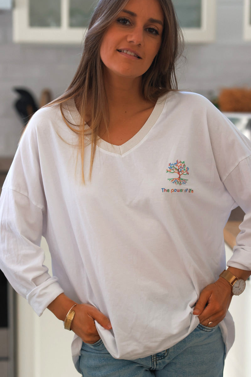 Pull en coton blanc broderie arbre de vie multicolore col V