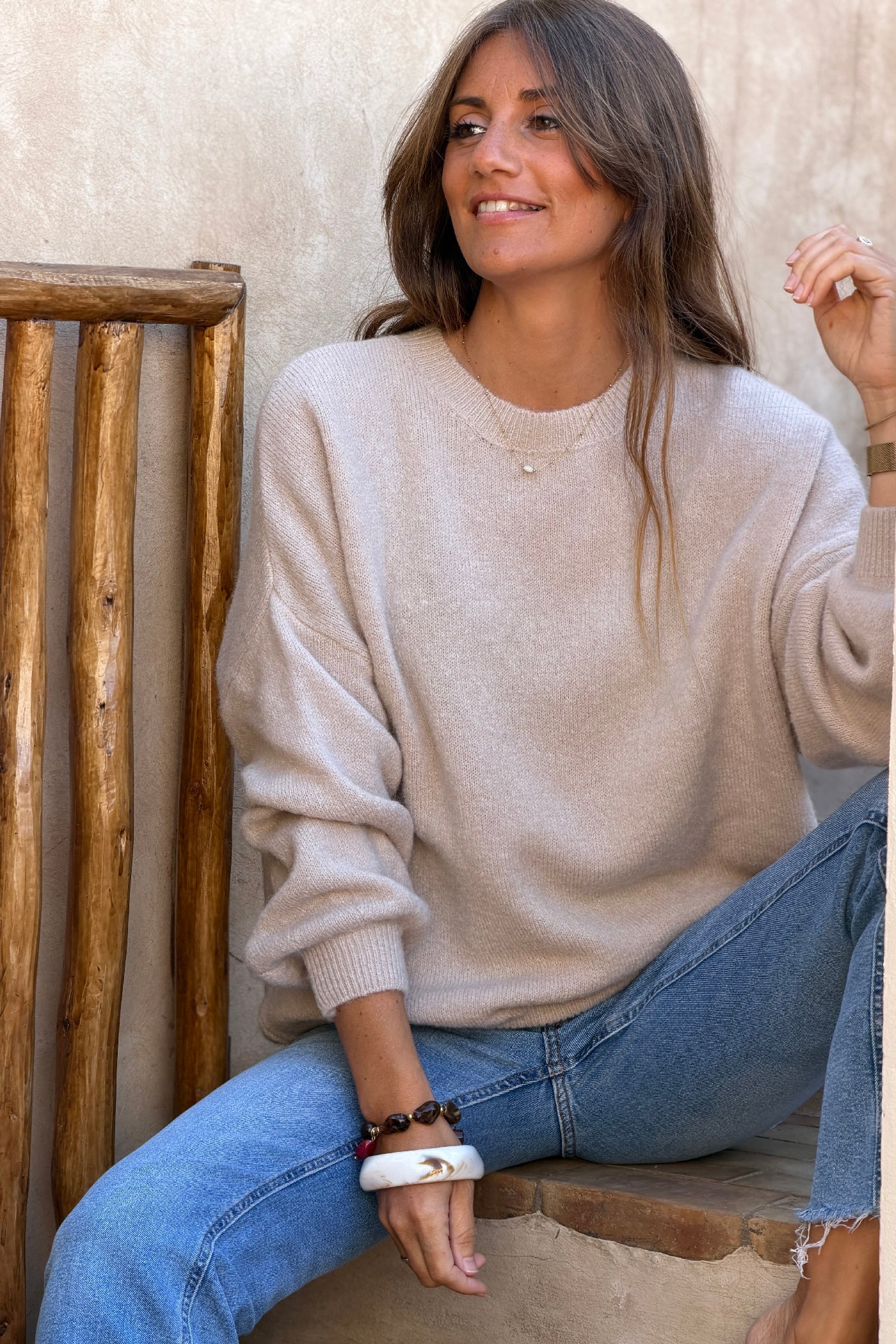 Pull doux beige en alpaga col rond basique