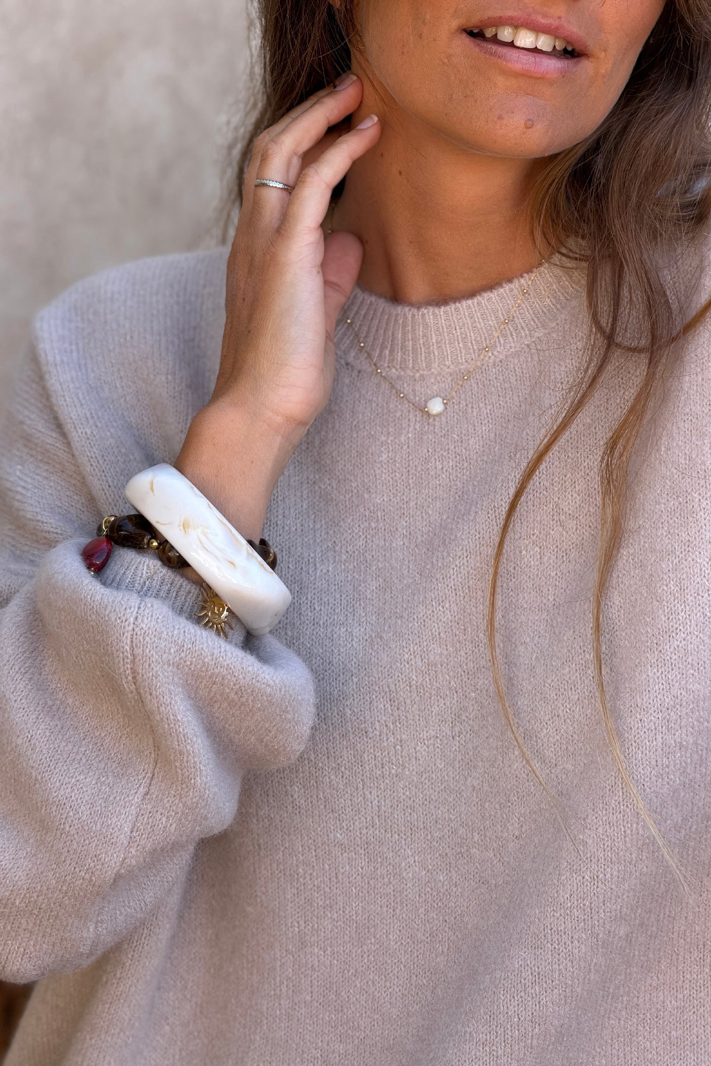 Pull doux beige en alpaga col rond basique