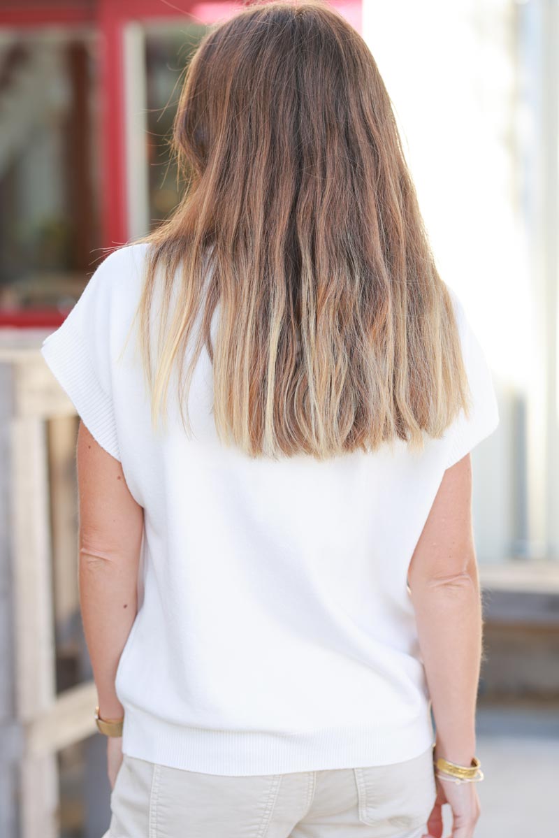 Pull doux blanc en maille fine sans manches col rond