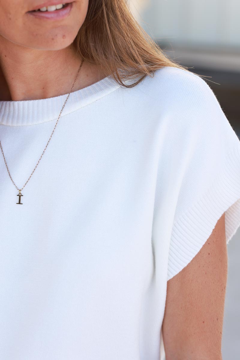 Pull doux blanc en maille fine sans manches col rond