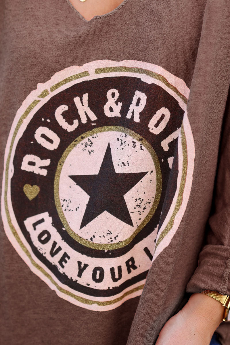 Pull marron col V doux et confortable logo “Rock and Roll” étoile