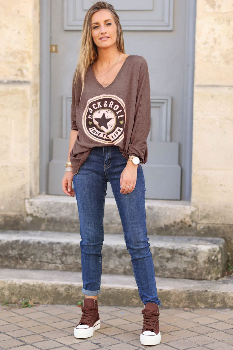 Pull marron col V doux et confortable logo “Rock and Roll” étoile