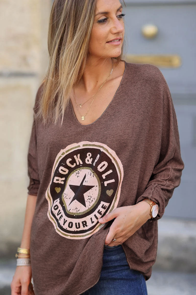 Pull marron col V doux et confortable logo “Rock and Roll” étoile