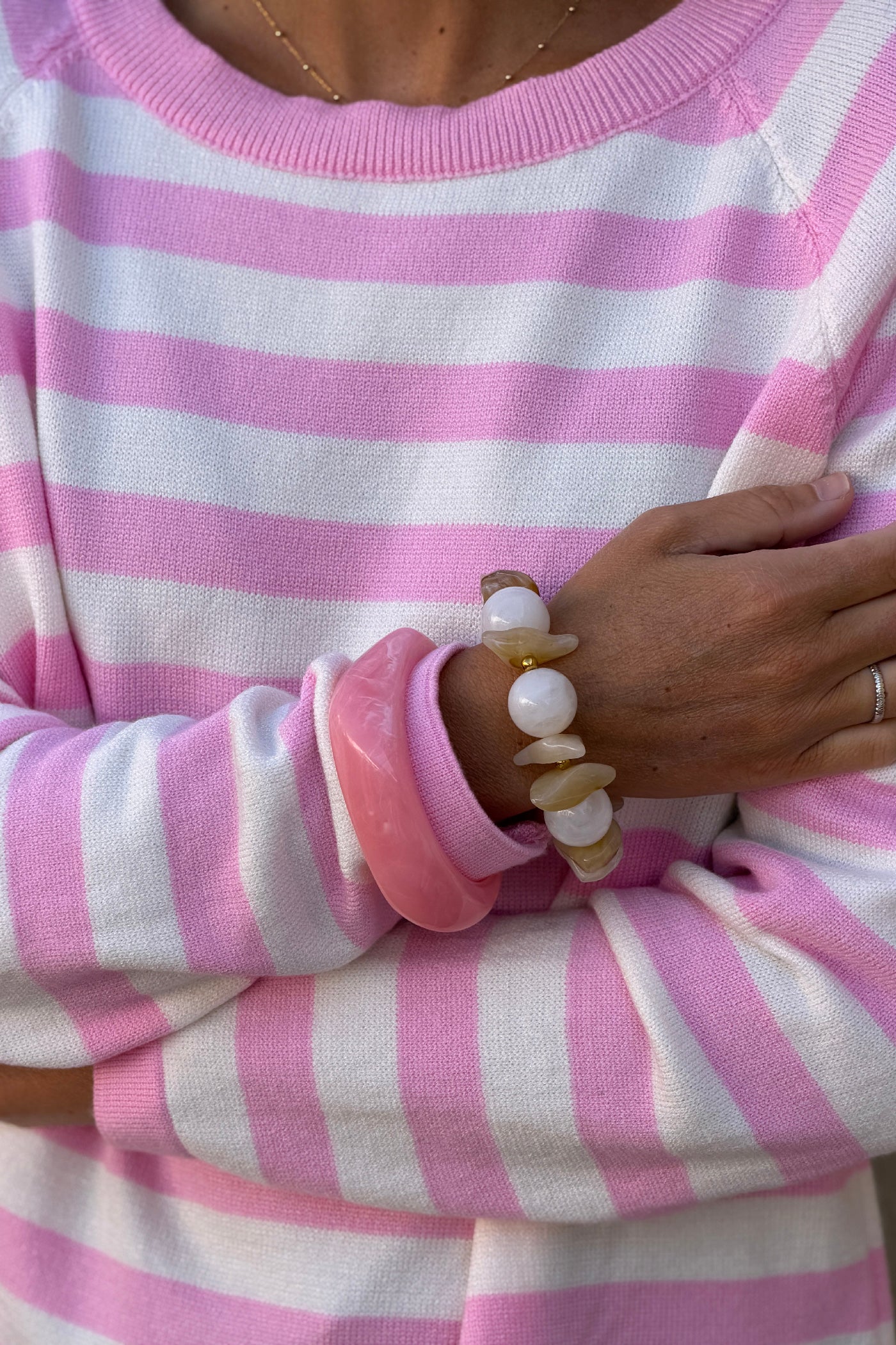 Pull doux en petite maille à rayures rose col rond