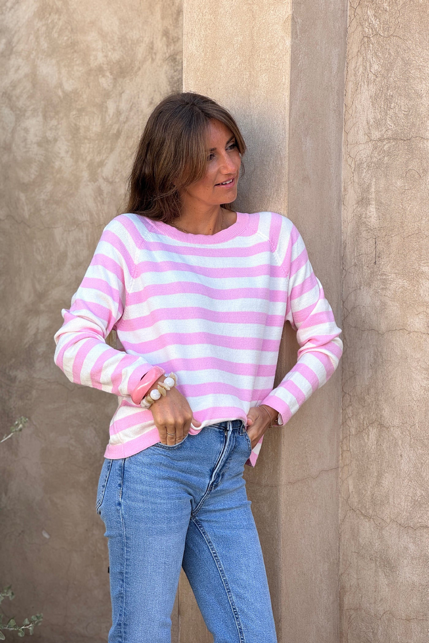 Pull doux en petite maille à rayures rose col rond