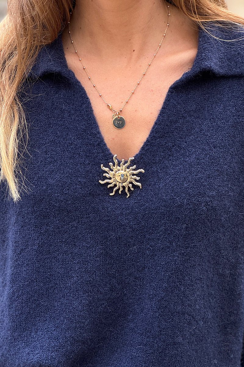 Pull doux et moelleux bleu marine baby alpaga avec col broche soleil dorée