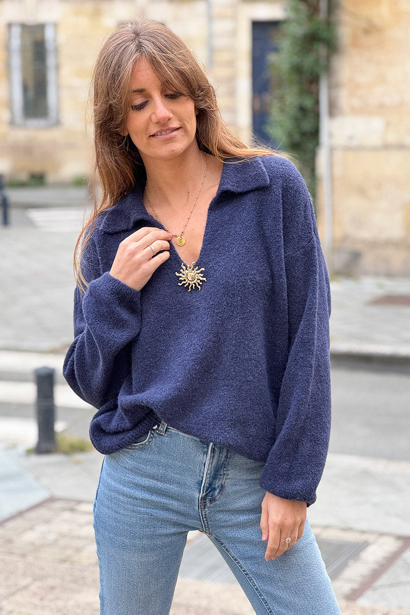 Pull doux et moelleux bleu marine baby alpaga avec col broche soleil dorée