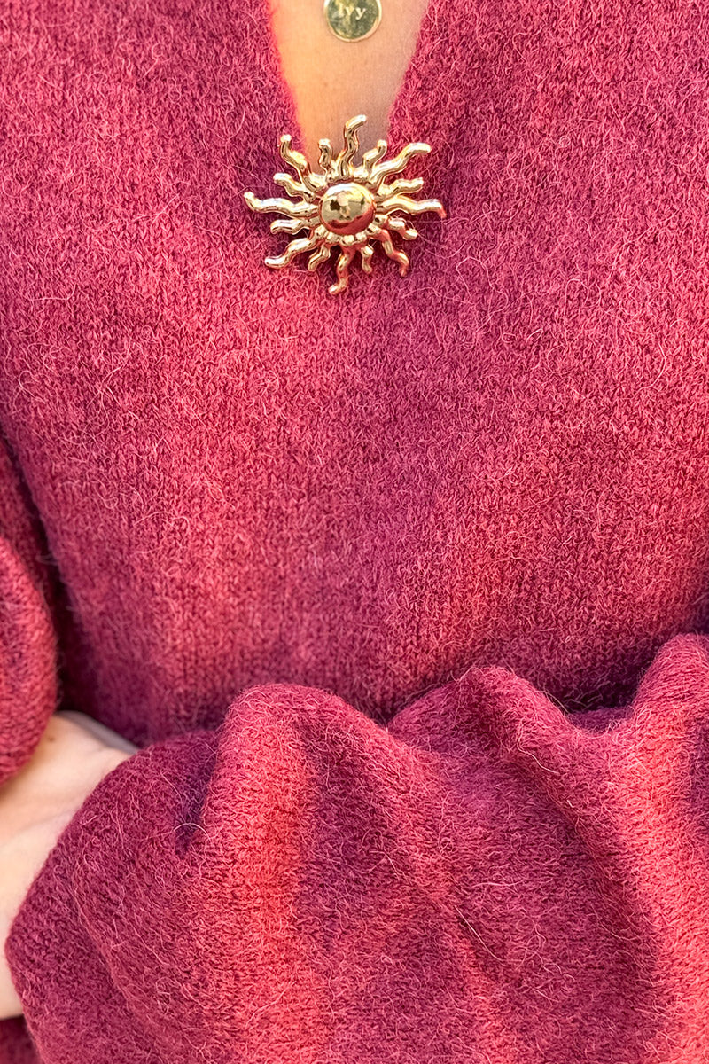 Pull doux et moelleux bordeaux baby alpaga avec col broche soleil dorée