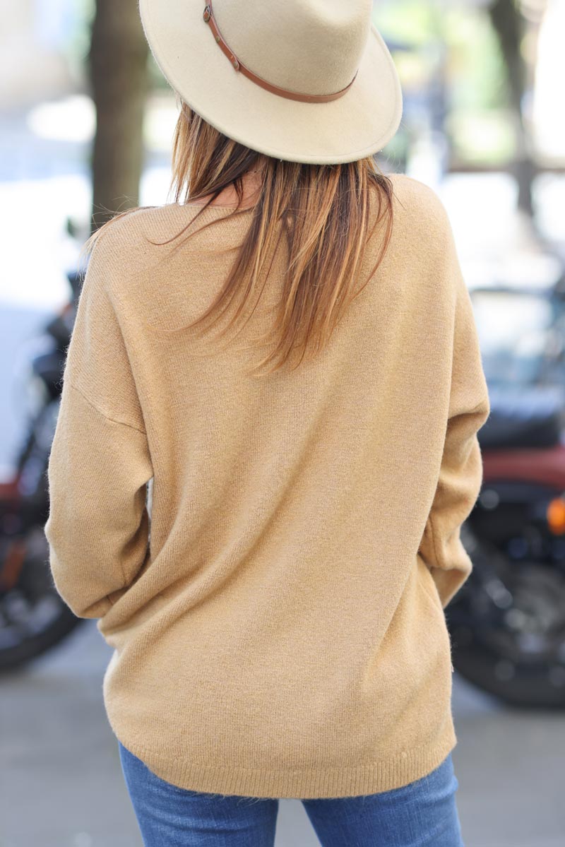 Pull doux et moelleux camel basique col v E268 (1)