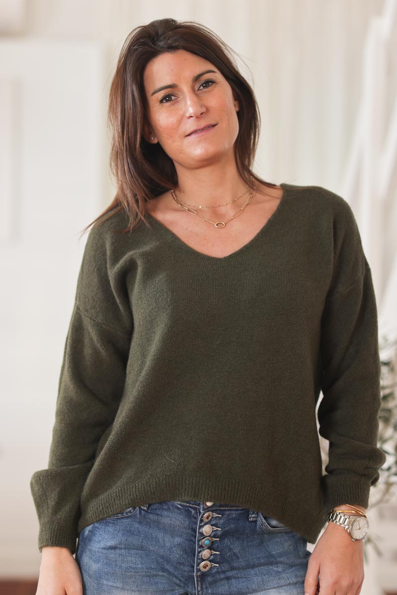 Pull doux et moelleux kaki basique col v e268 (1)