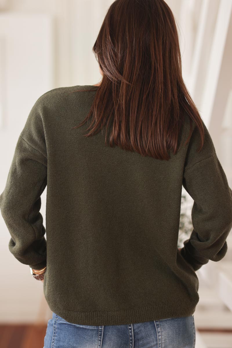 Pull doux et moelleux kaki basique col v e268 (1)