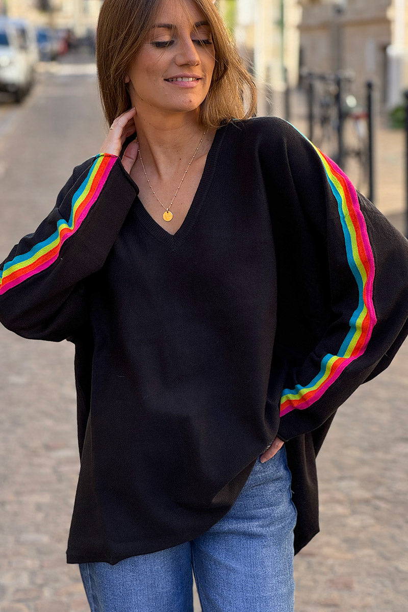 Pull doux noir col v manches rayures arc en ciel style vintage