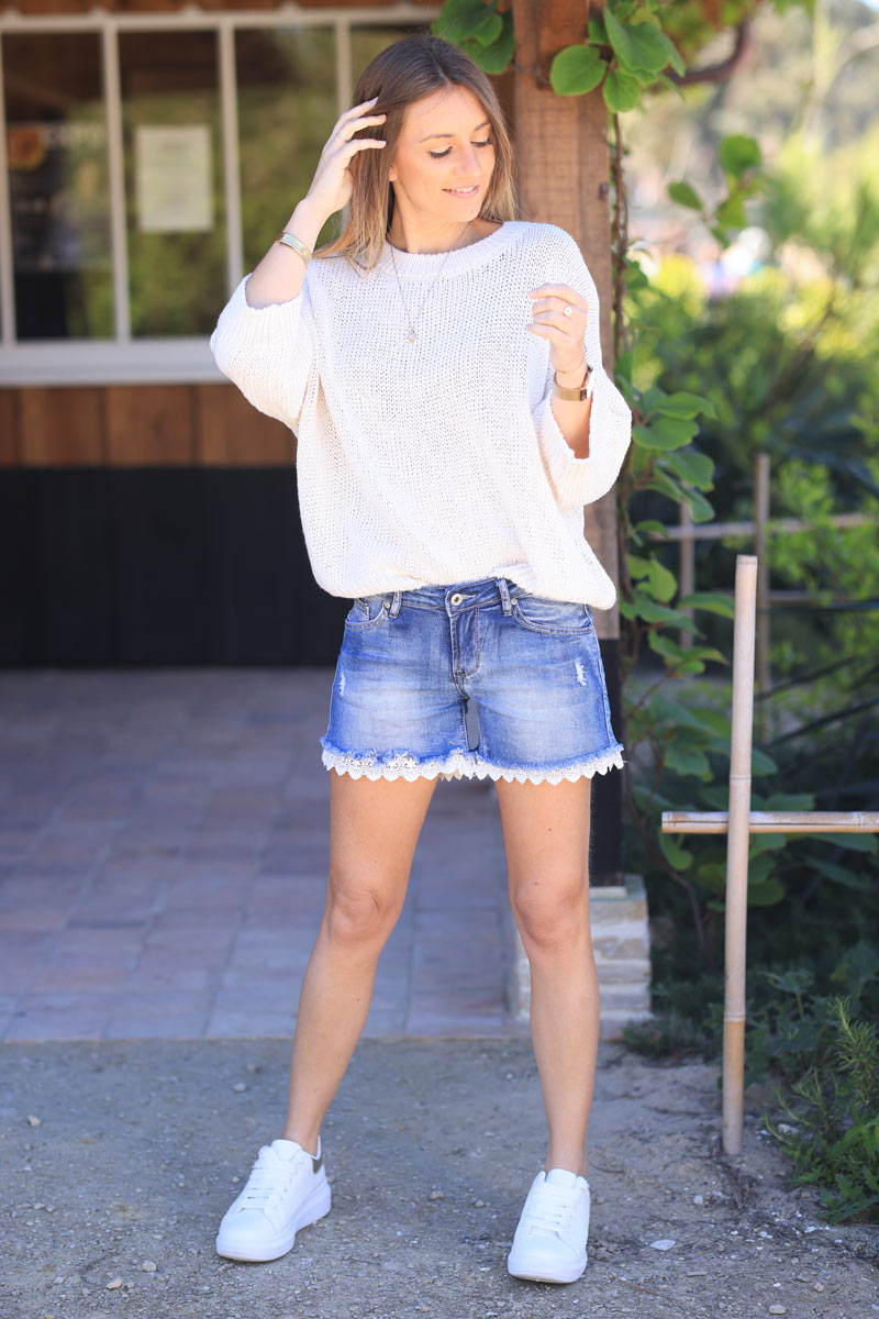 Short en jean délavé petite dentelle