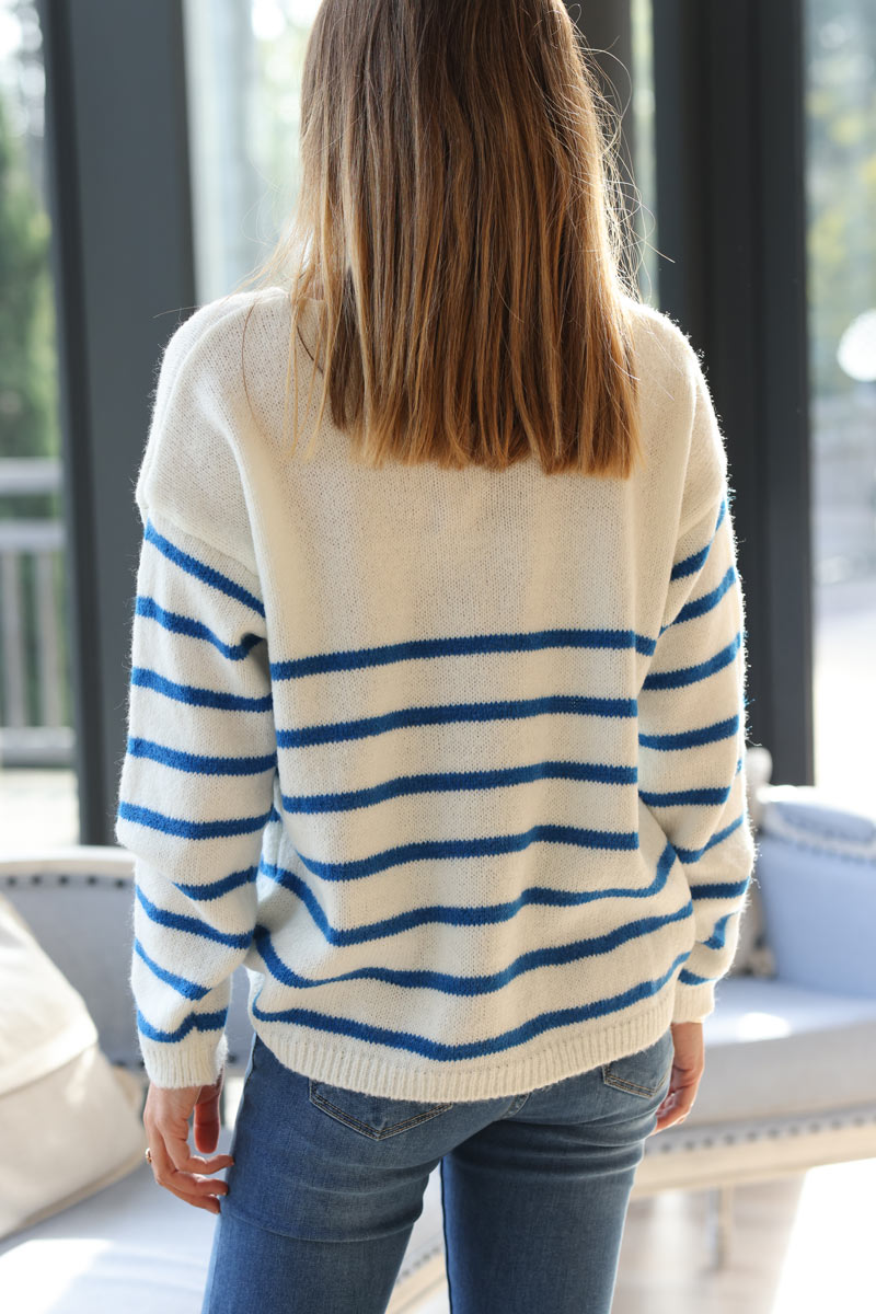 Pull en maille blanc cassé à rayures style marinière col v Amour bouclettes bleu roi