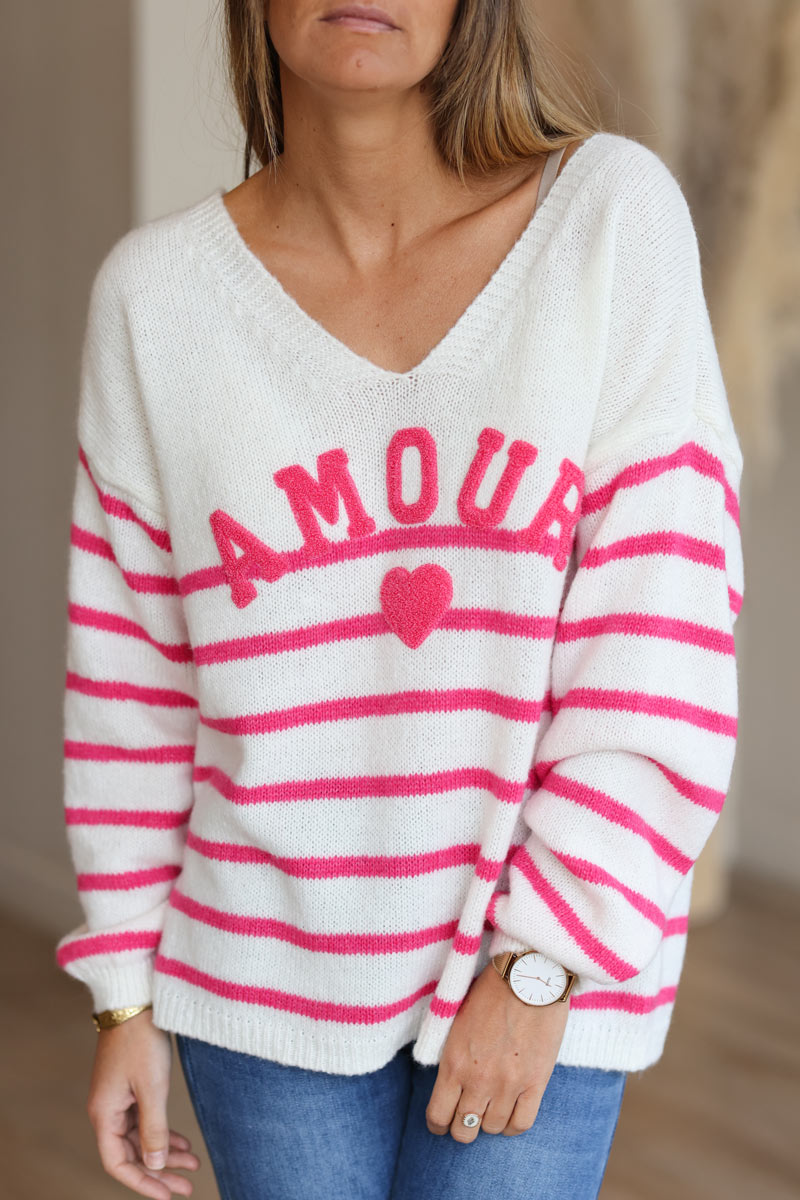 Pull en maille blanc cassé à rayures style marinière col v Amour bouclettes fuchsia