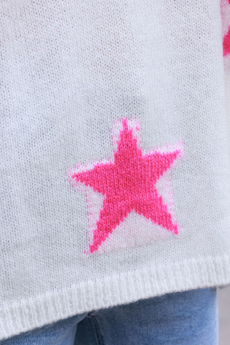 Pull en maille blanc cassé étoiles rose fuchsia col v