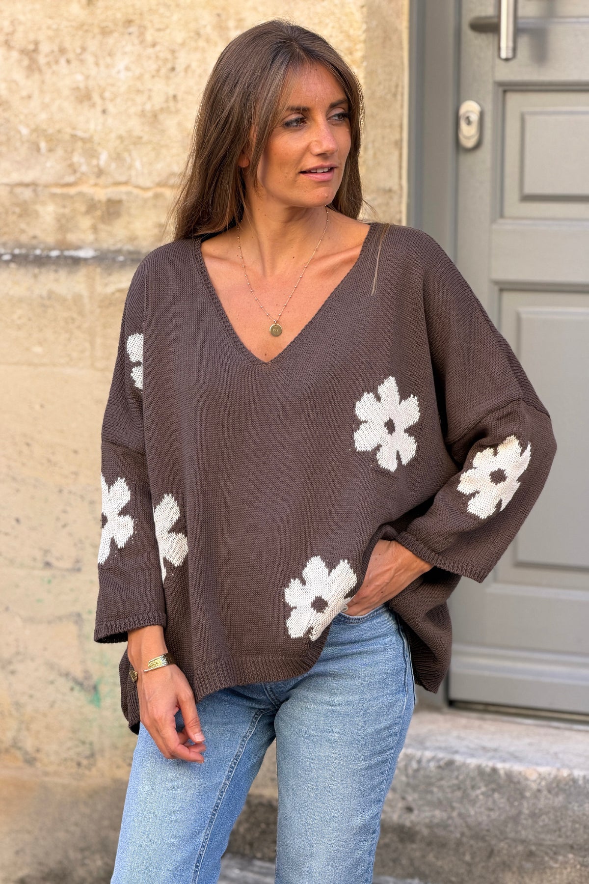 Pull en maille coton marron motif fleurs marguerites dégradées beige