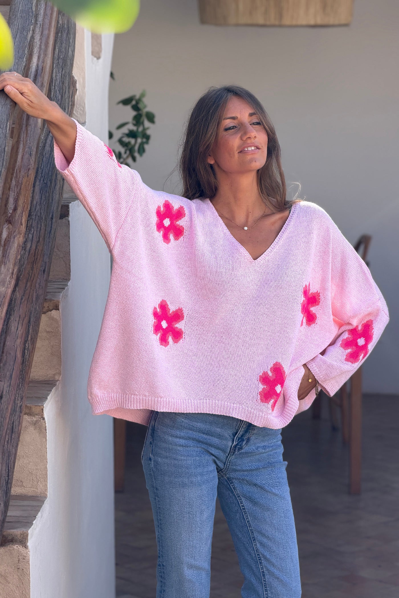 Pull en maille coton rose motif fleurs marguerites dégradées fuchsia