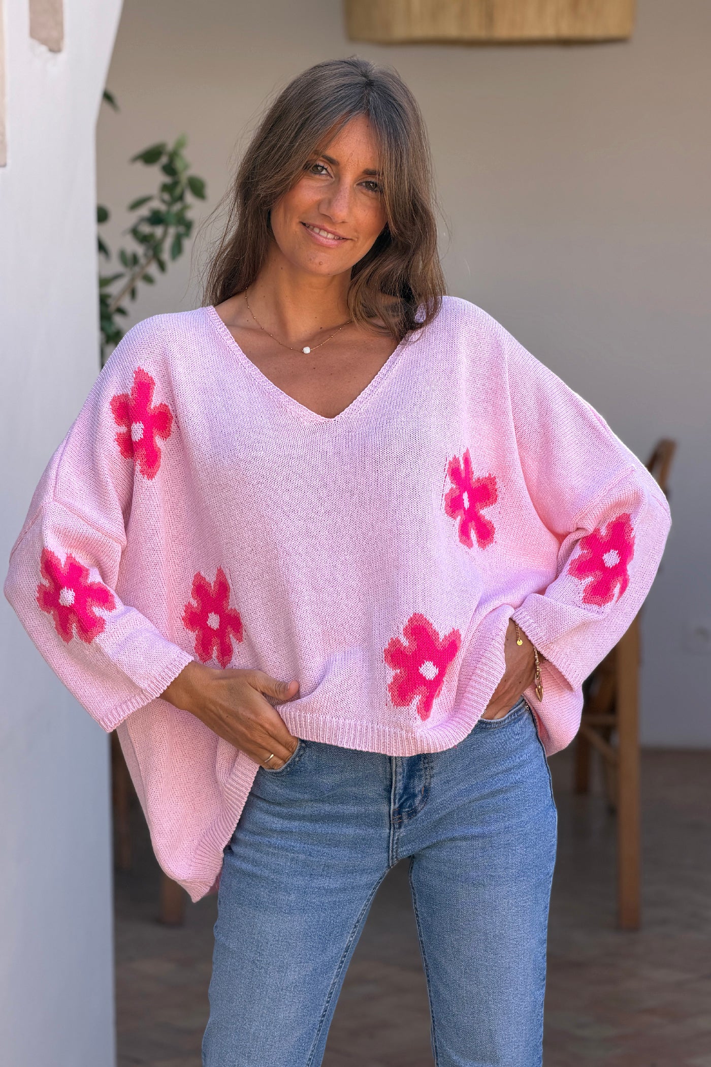 Pull en maille coton rose motif fleurs marguerites dégradées fuchsia