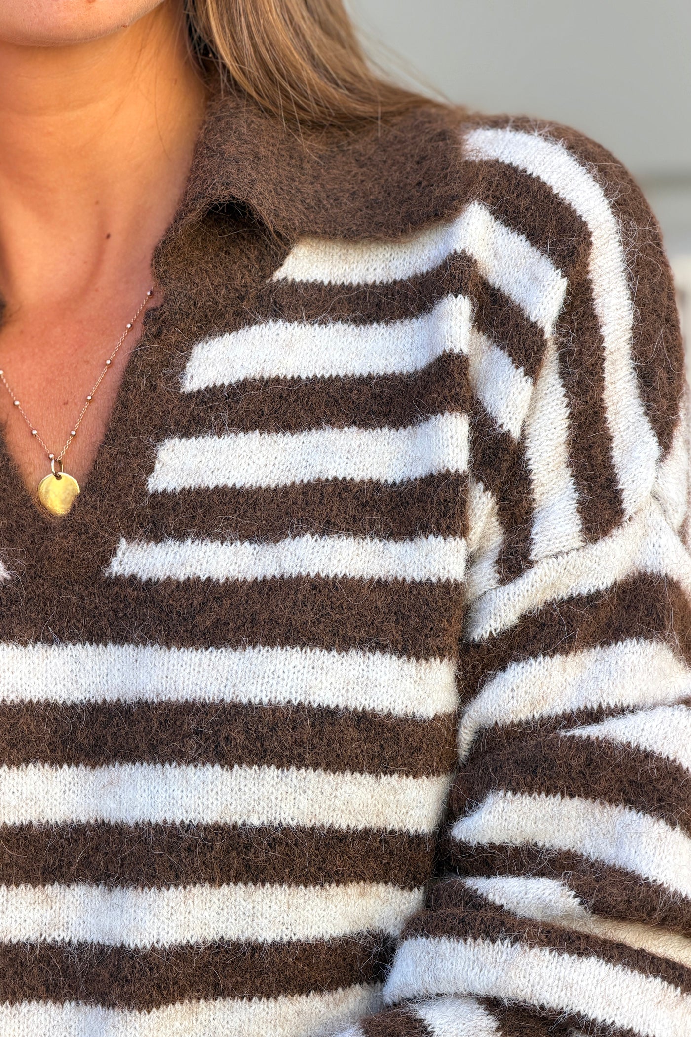 Pull en maille rayures marron chocolat col polo