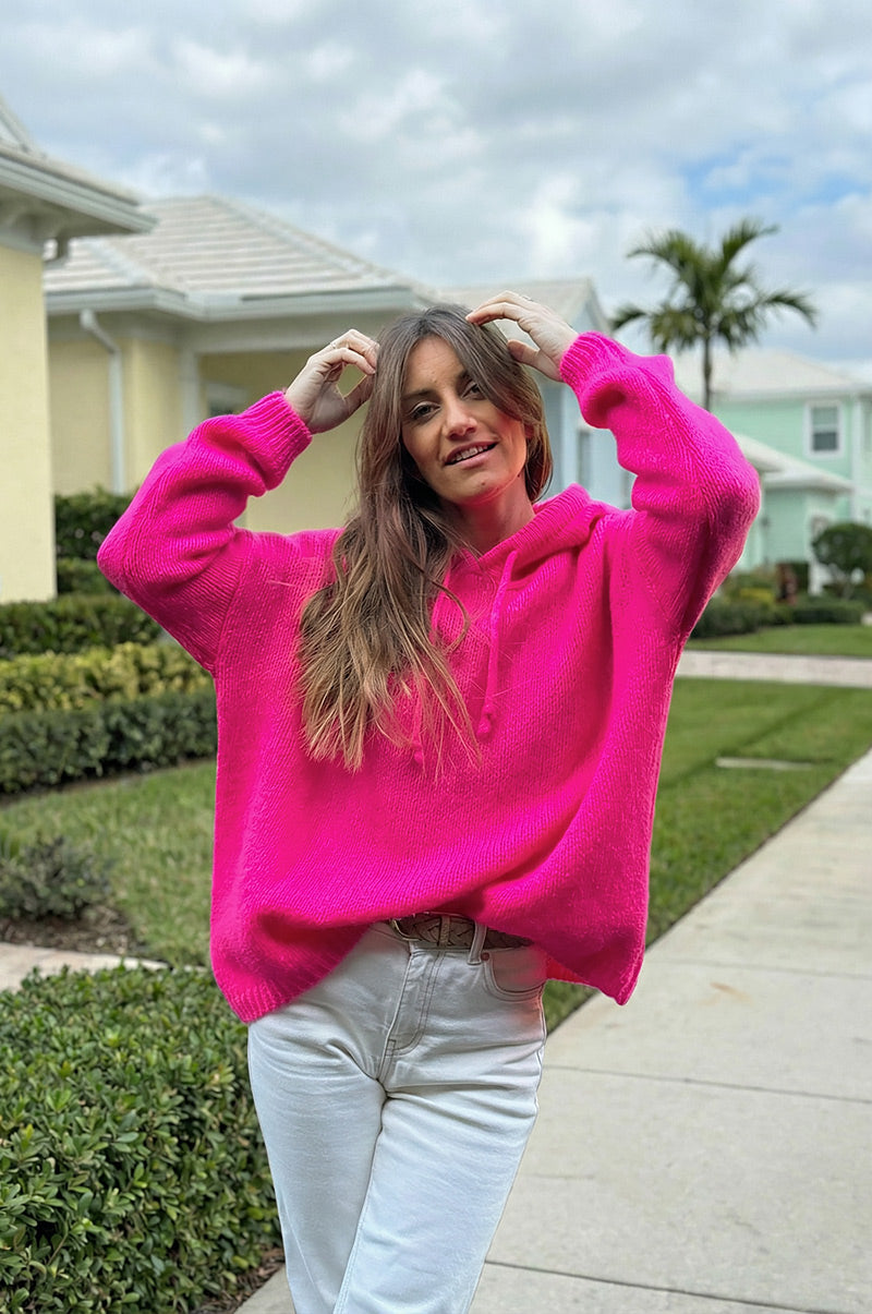 Pull fuchsia fluo en maille mohair à capuche avec cordons
