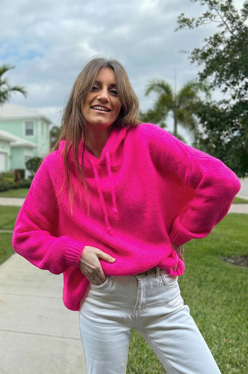 Pull fuchsia fluo en maille mohair à capuche avec cordons