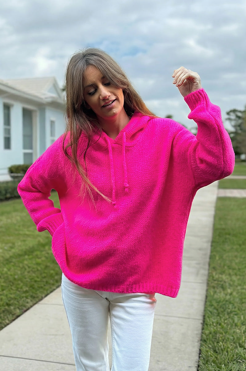 Pull fuchsia fluo en maille mohair à capuche avec cordons