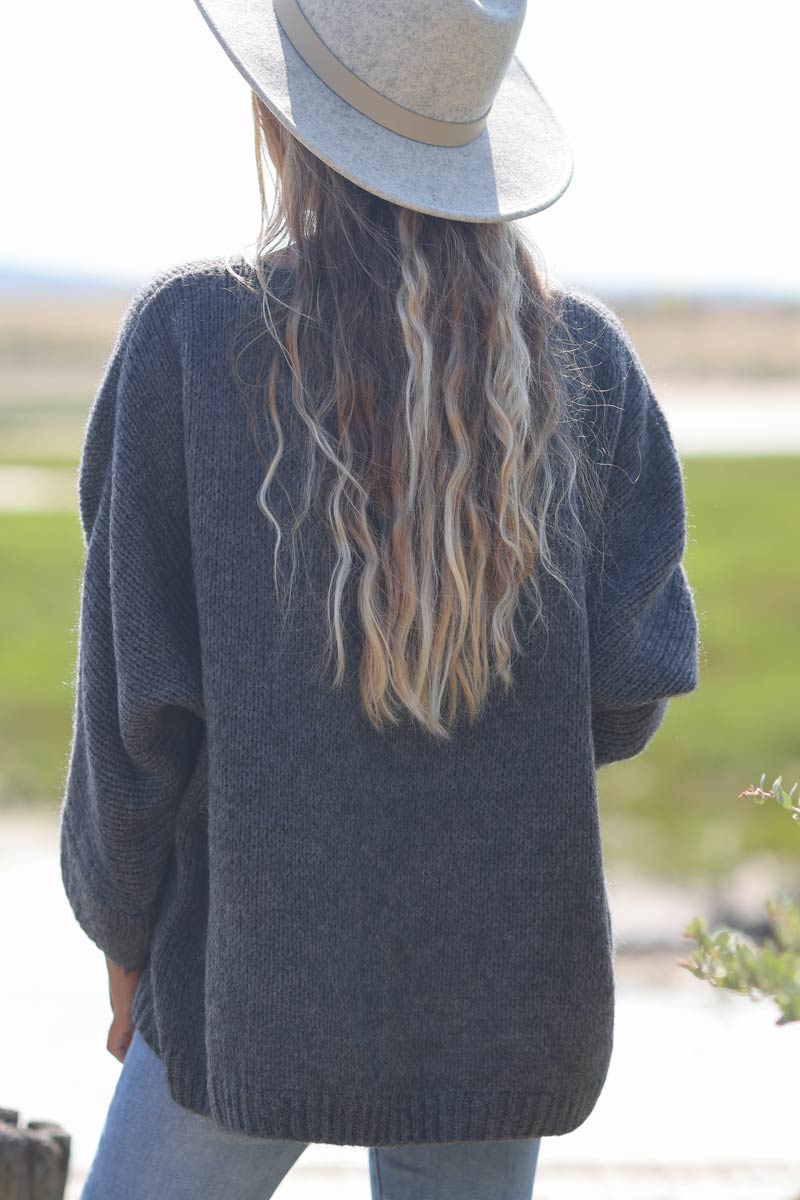 Pull gris fonce chine en maille col v manches chauve souris e260 (1)