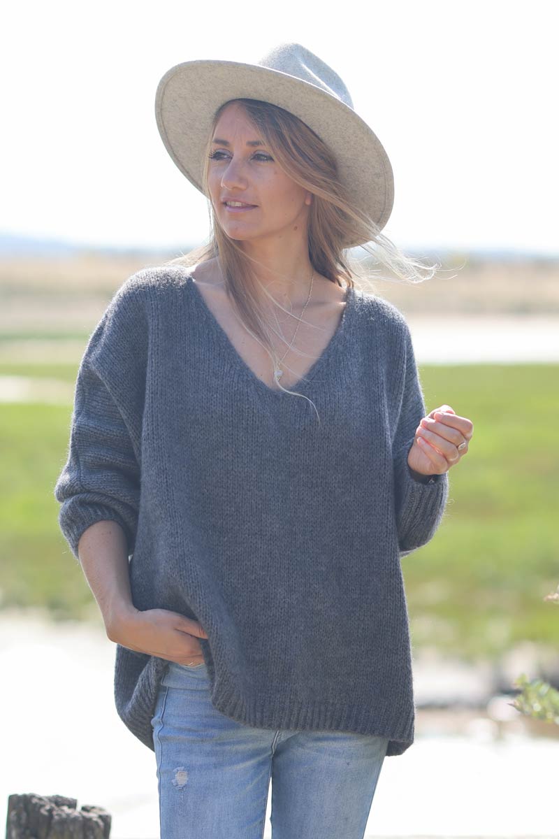Pull gris fonce chine en maille col v manches chauve souris e260 (1)