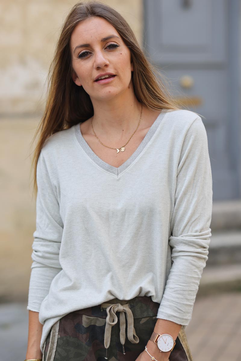 Pull jersey beige tout doux col v brillant H314 (1)