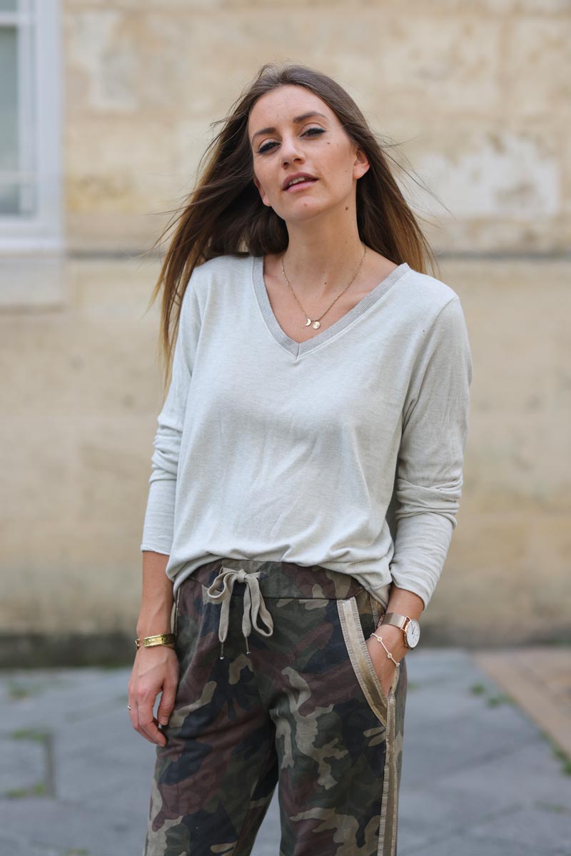 Pull jersey beige tout doux col v brillant H314 (1)