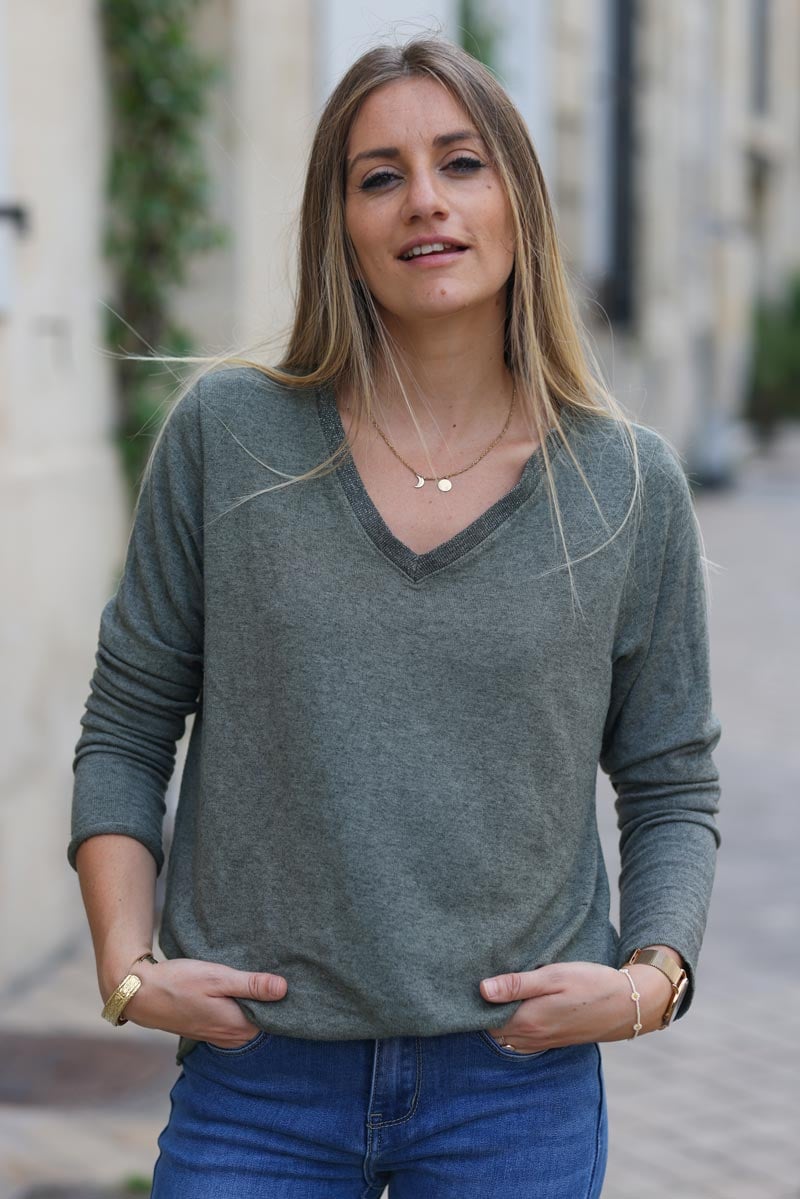 Pull jersey kaki tout doux col v brillant H314 (2)