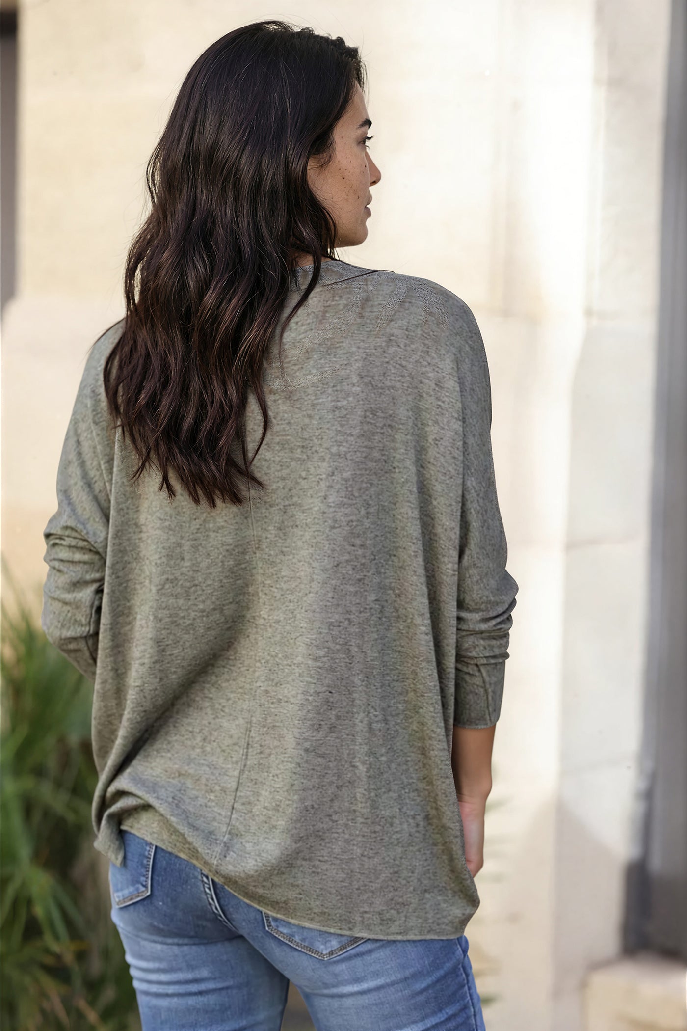Pull kaki col v petite étoile sequins