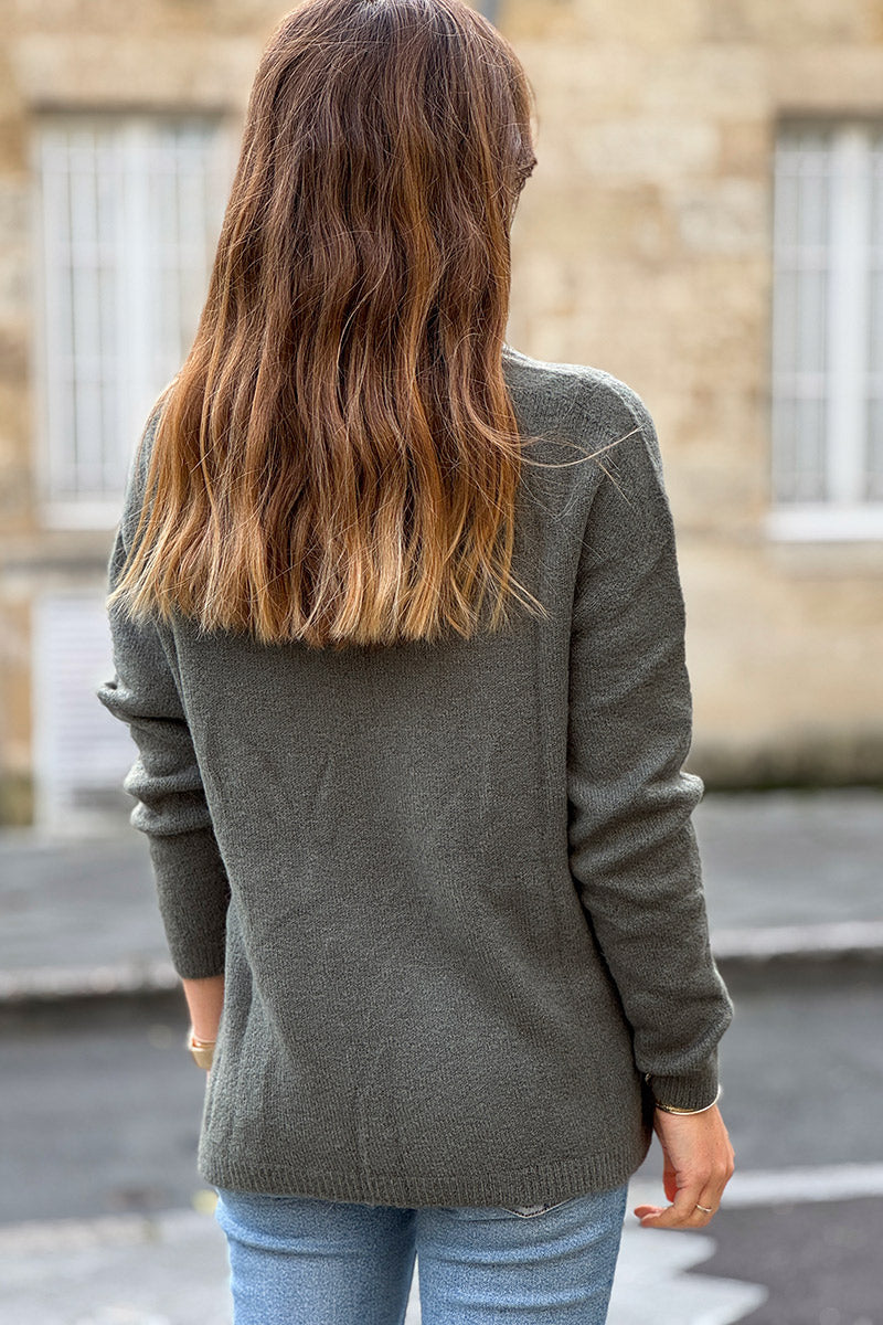 Pull kaki en maille alpaga tout doux détail col v