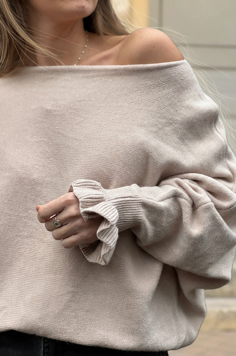 Pull large beige manches chauve souris détail froufrous petite maille col bateau