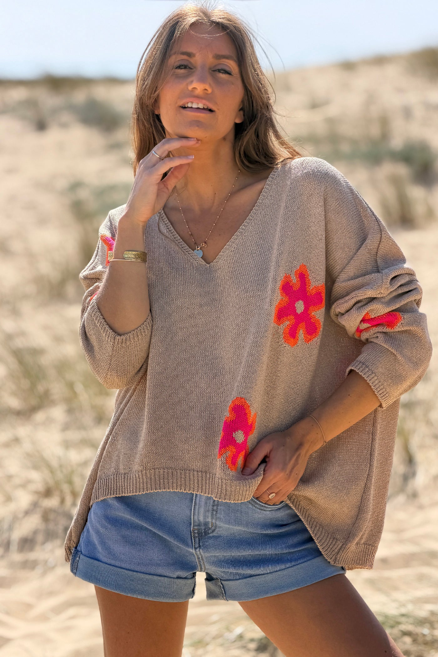 Pull large maille coton camel motifs fleurs orange dégradés