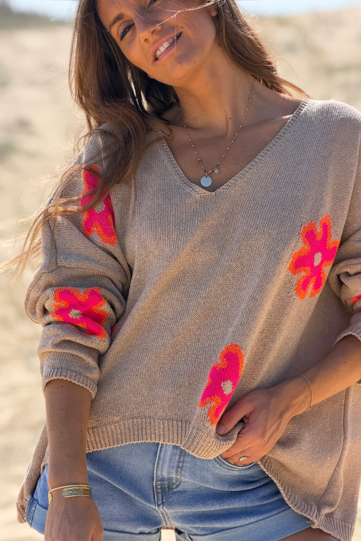 Pull large maille coton camel motifs fleurs orange dégradés