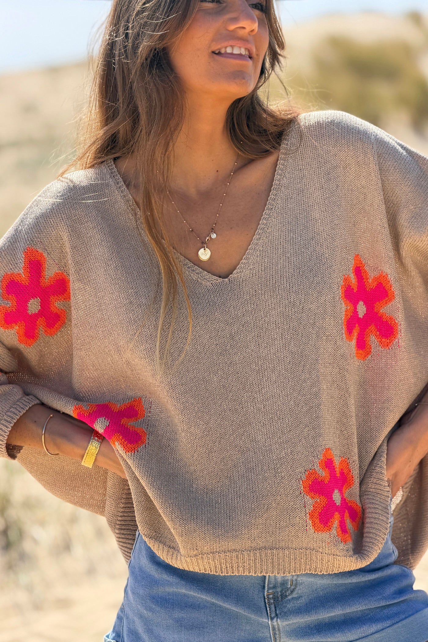 Pull large maille coton camel motifs fleurs orange dégradés