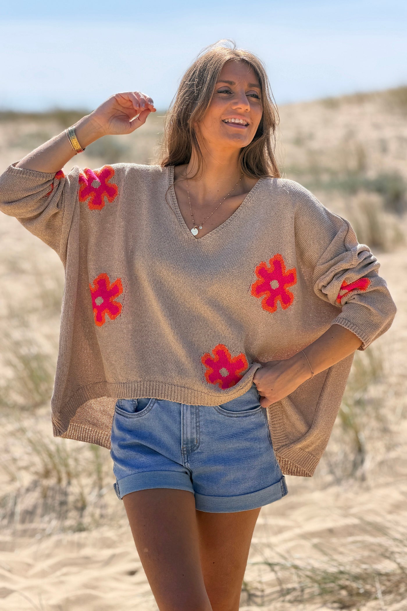 Pull large maille coton camel motifs fleurs orange dégradés