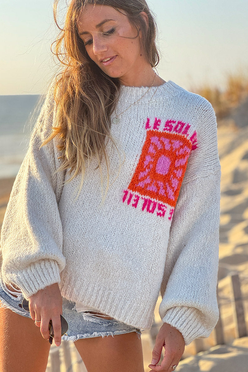 Pull loose beige en grosse maille broderie Le Soleil coloré