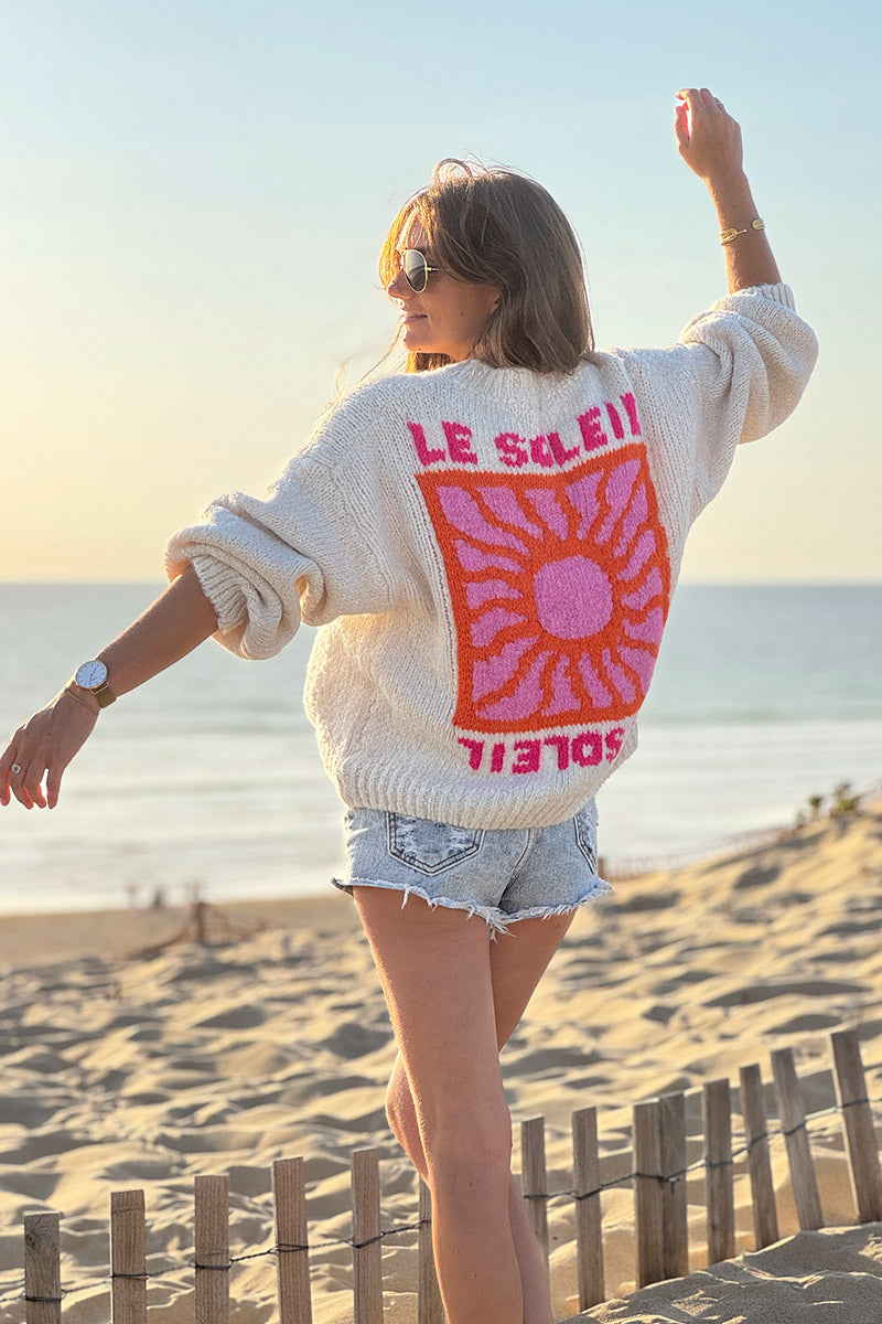 Pull loose beige en grosse maille broderie Le Soleil coloré