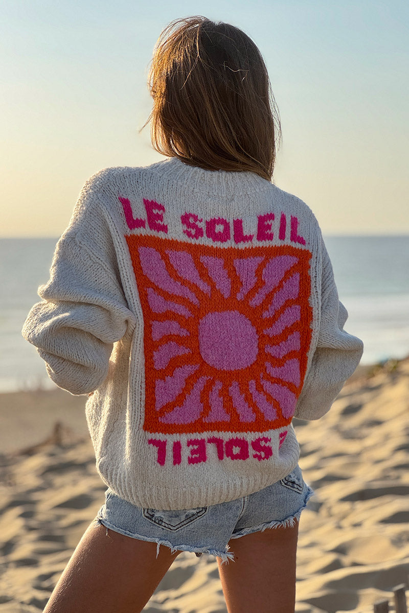 Pull loose beige en grosse maille broderie Le Soleil coloré