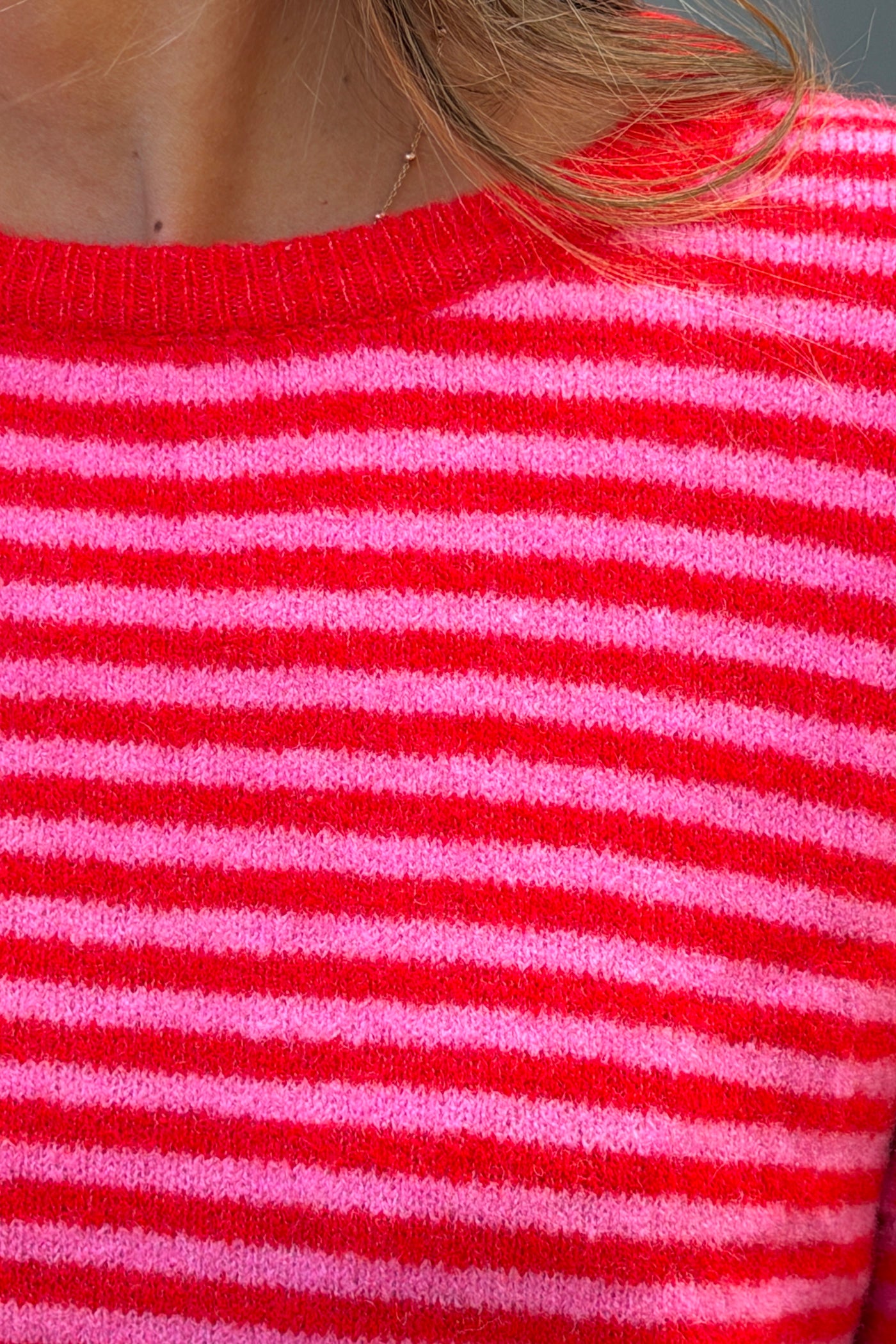 Pull manches 3/4 rayures rouge et rose col rond