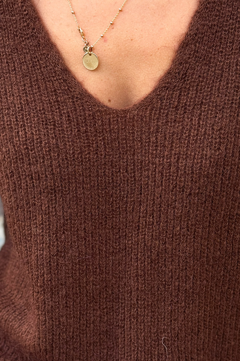 Pull marron coupe ajustée en petite maille col V
