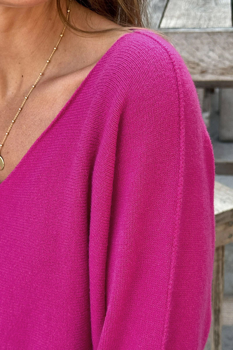 Suéter de cuello en V fucsia suave