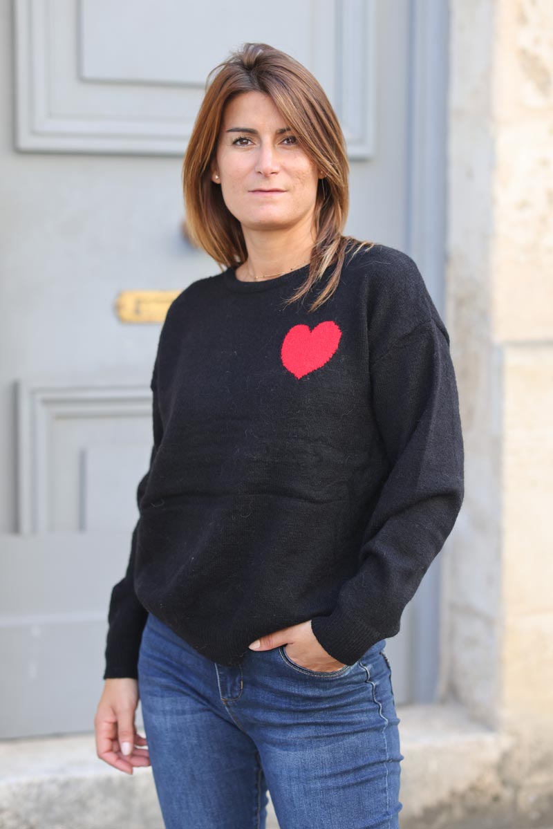 Pull moelleux court noir coeur rouge g354 (1)