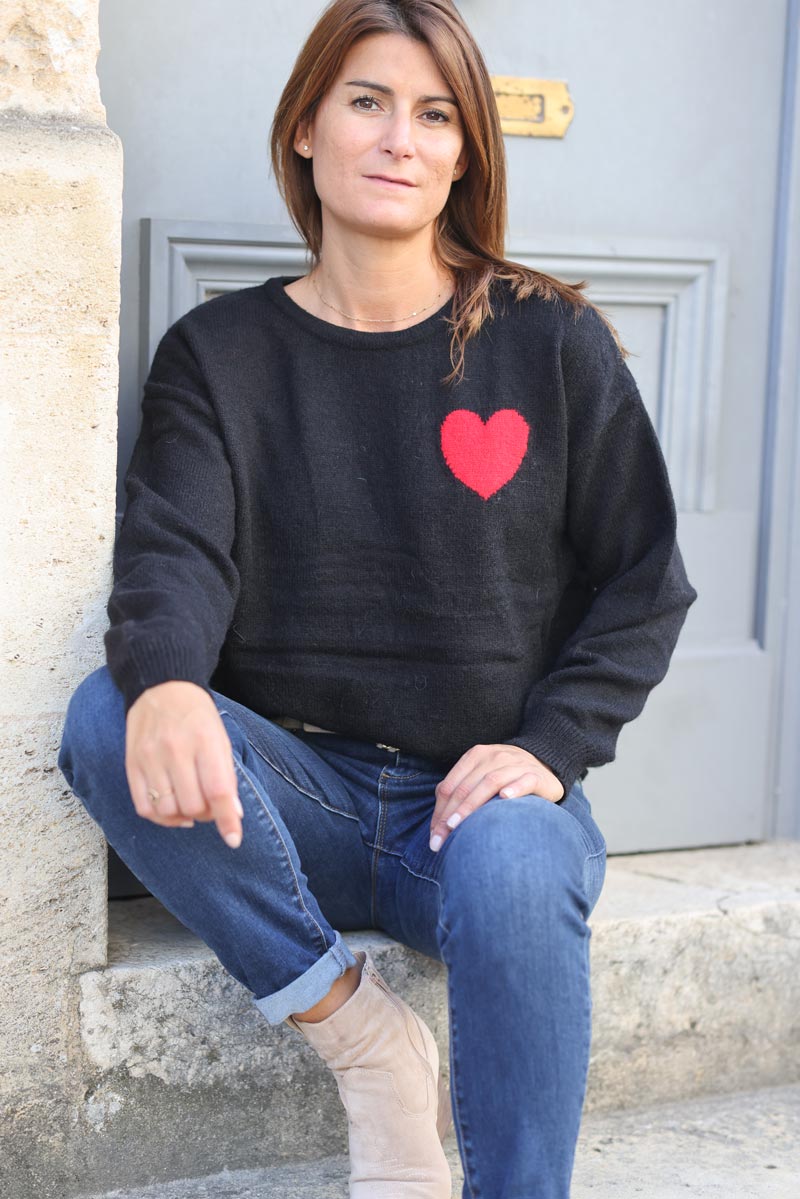 Pull moelleux court noir coeur rouge g354 (1)