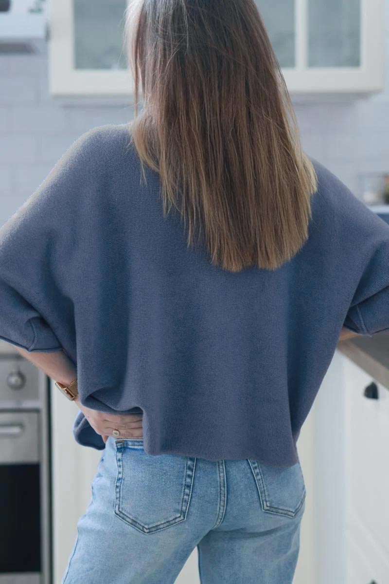 Pull moelleux et doux bleu jean manches chauve souris col rond