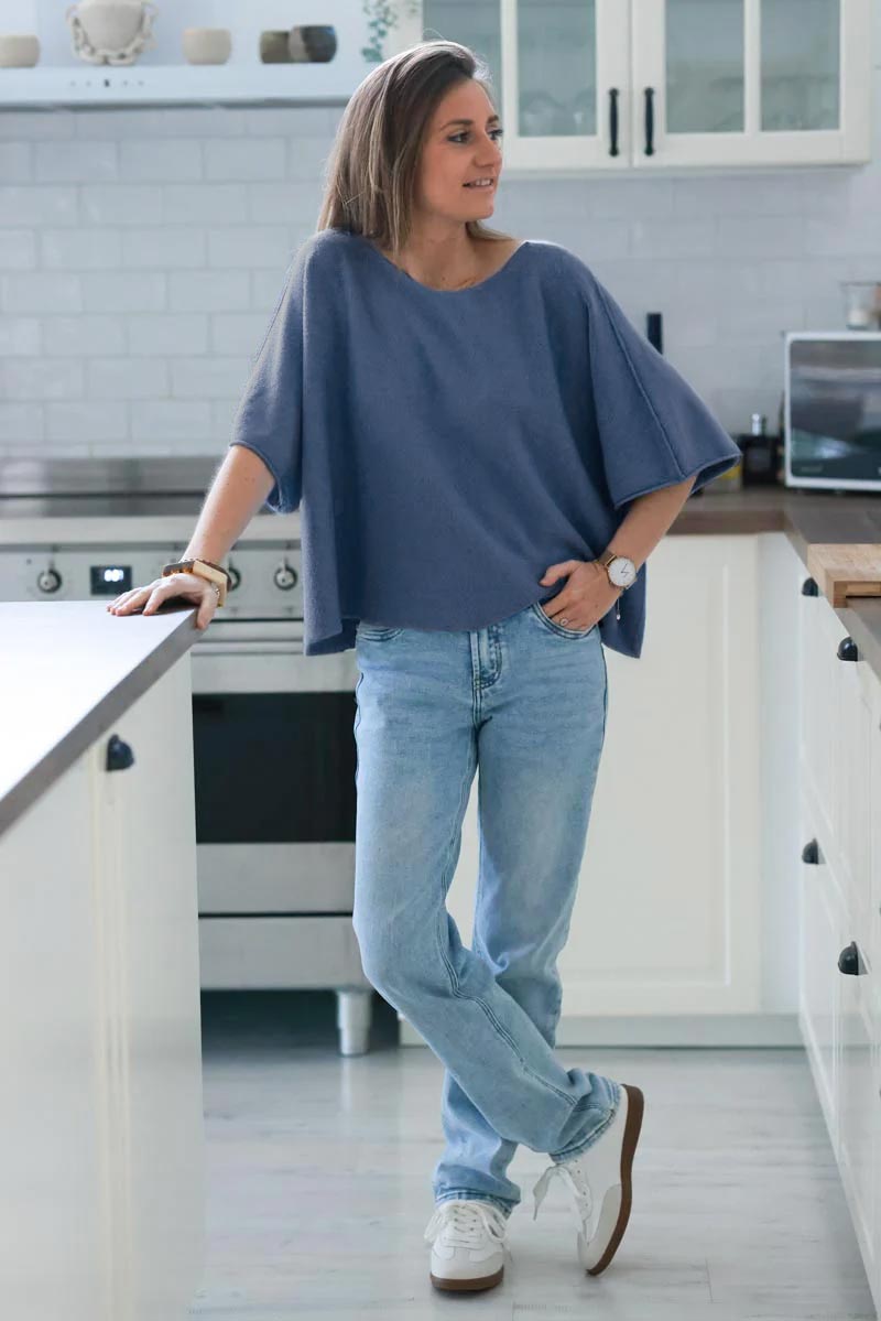 Pull moelleux et doux bleu jean manches chauve souris col rond
